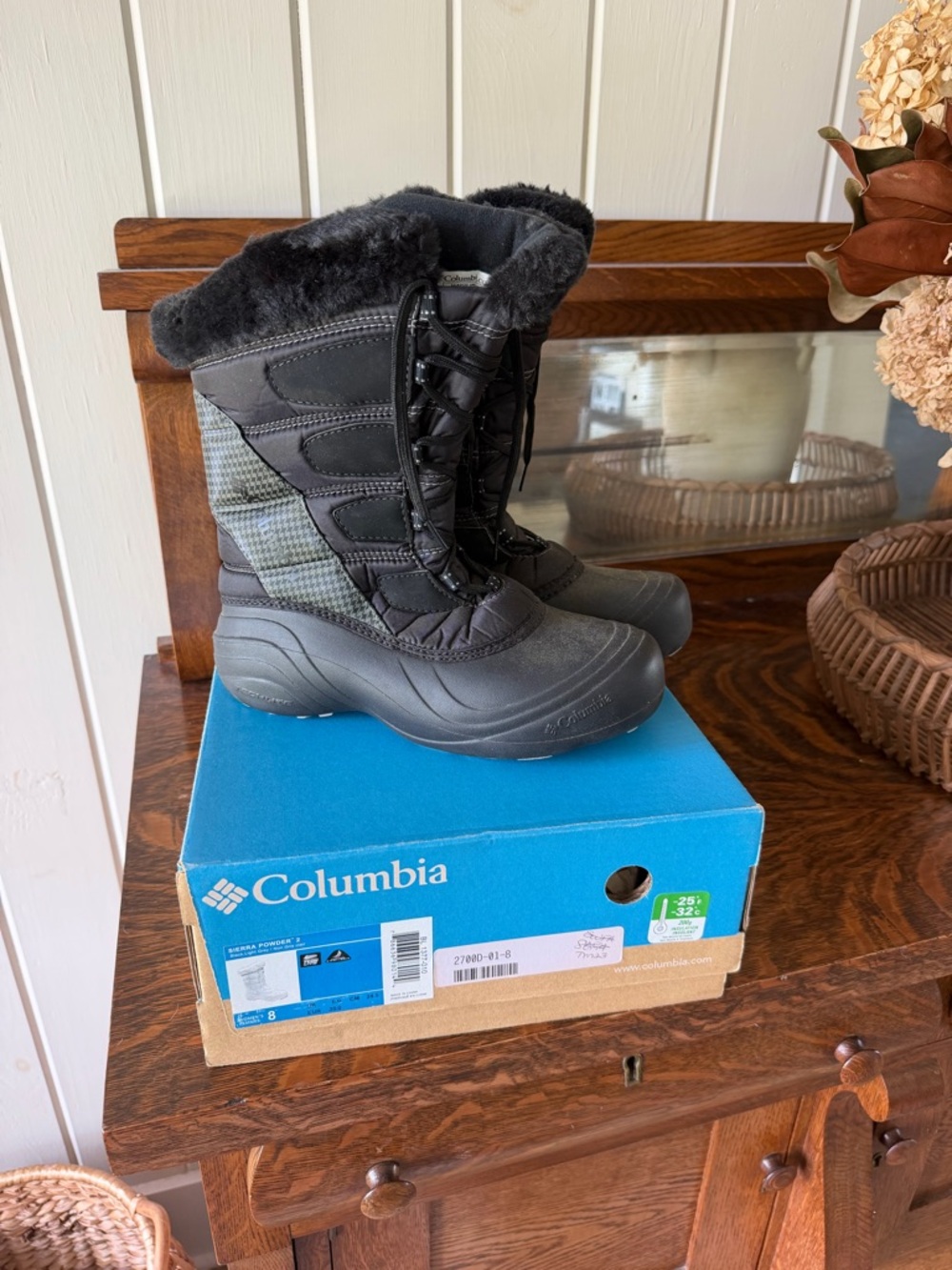 Women’s Columbia Black Insulated 
 Boots with Faux Fur, Water Resistant, Size 8